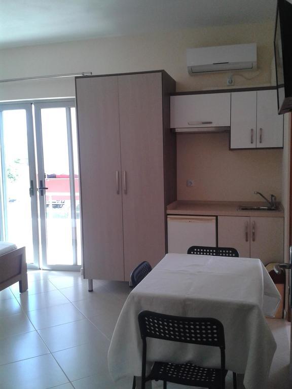 Bill'S Apartments Sarande Ngoại thất bức ảnh